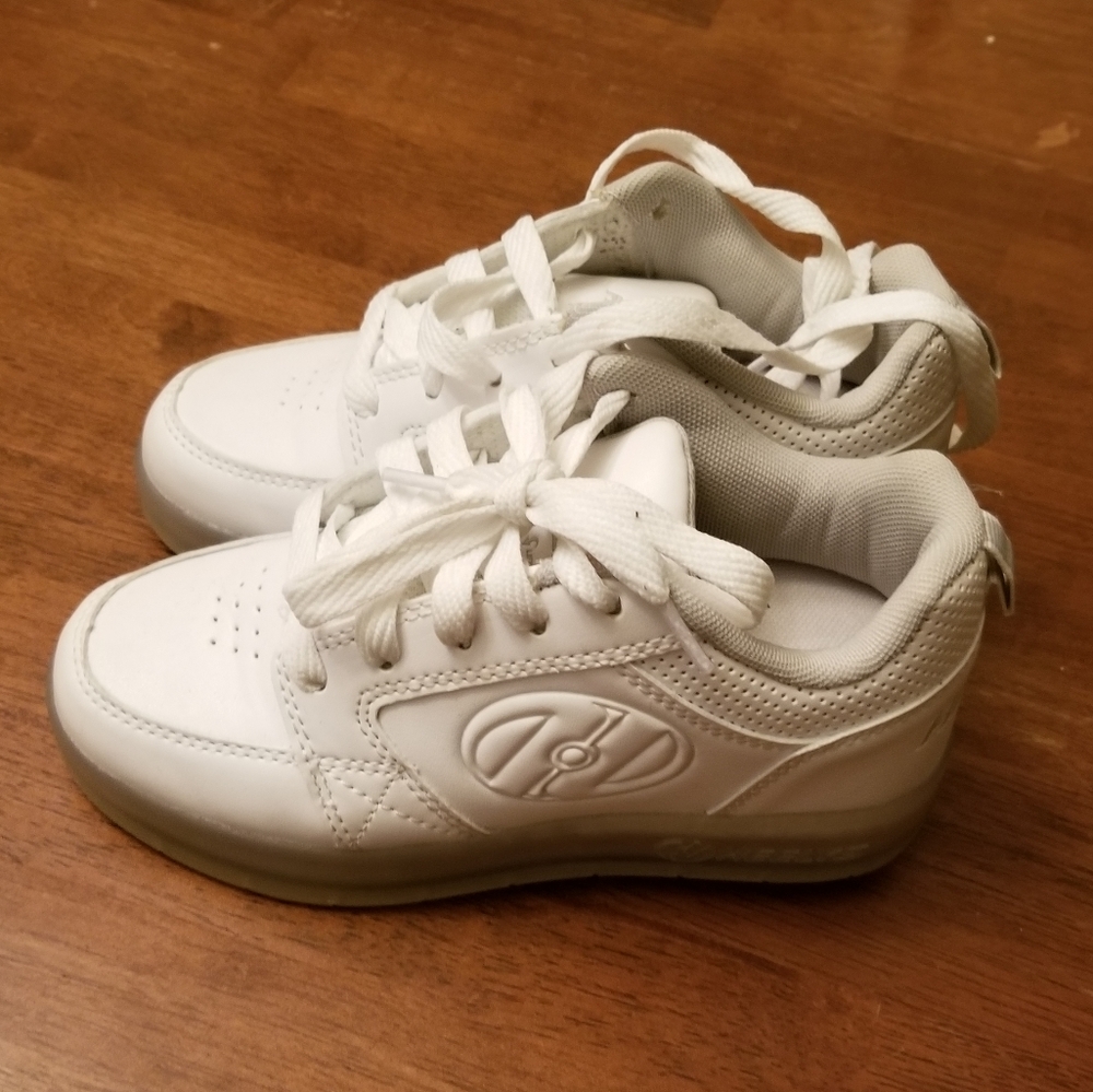 Heelys shoes in size youth 2